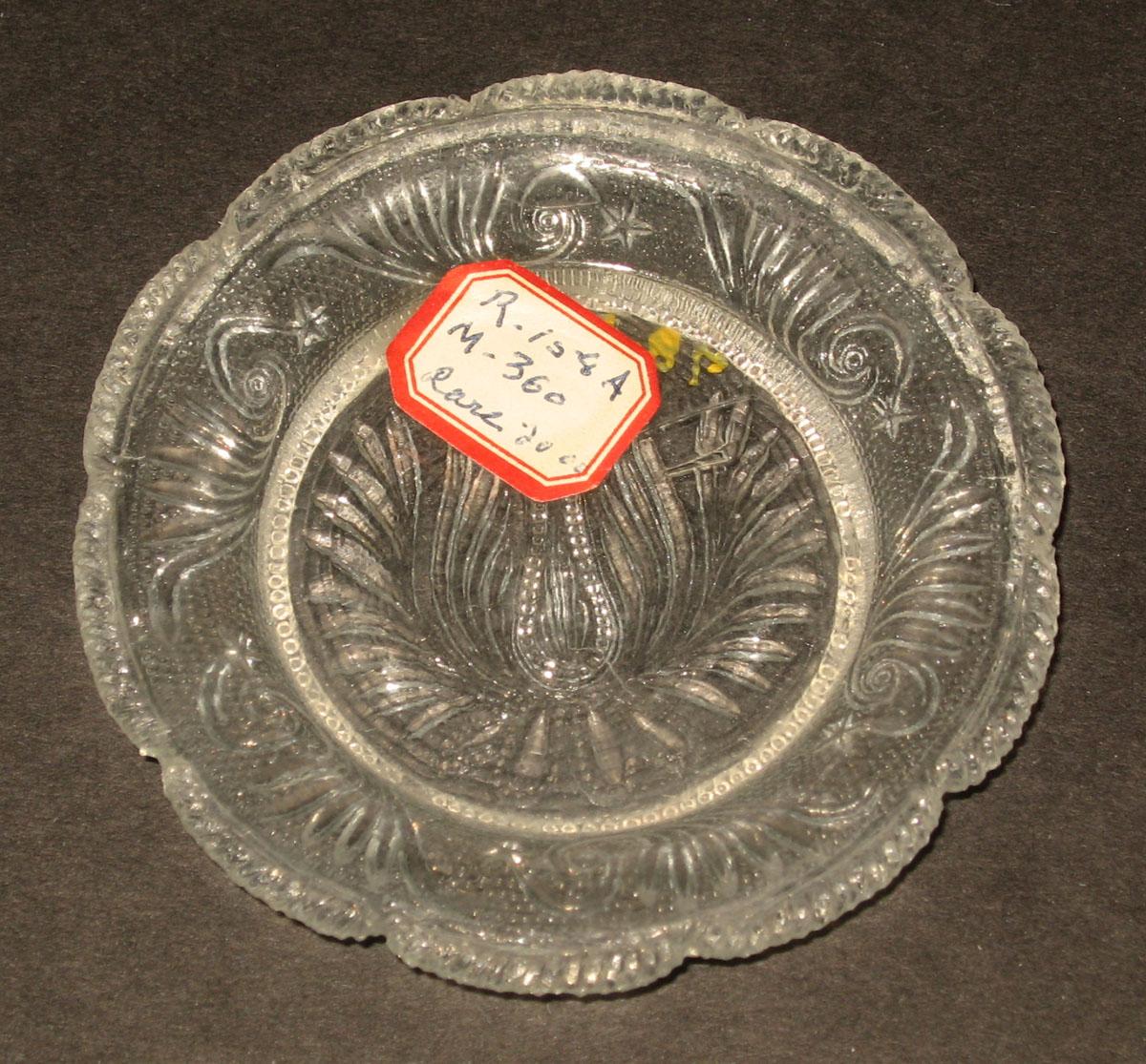 1978.0125.30 Glass cup plate