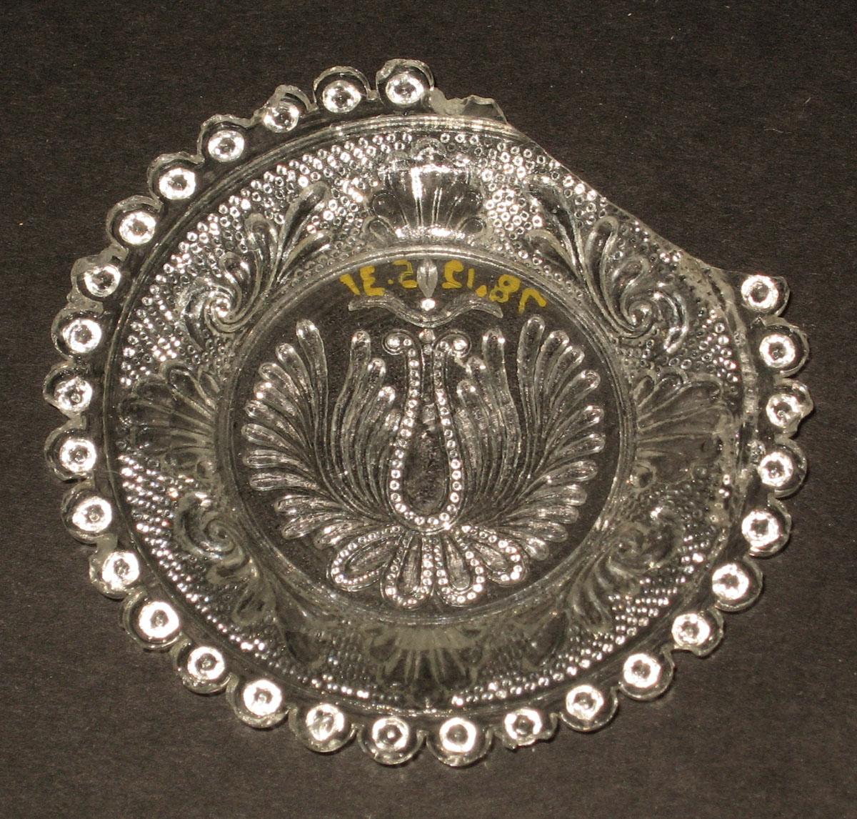 1978.0125.031 Glass cup plate