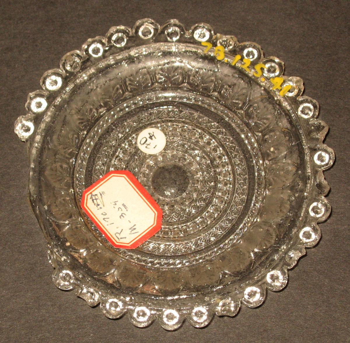 1978.0125.041 Glass cup plate