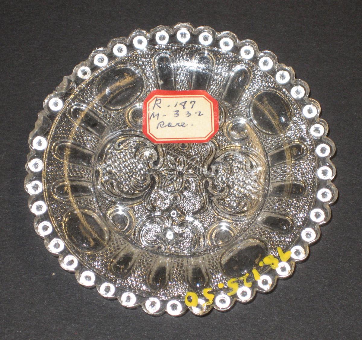 1978.0125.050 Glass cup plate