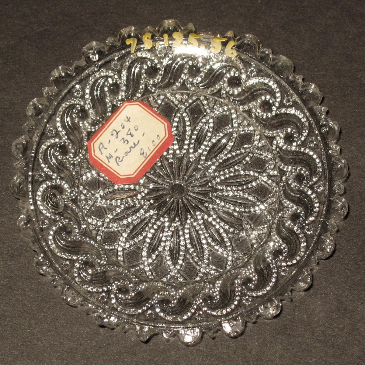 1978.0125.056 Glass cup plate