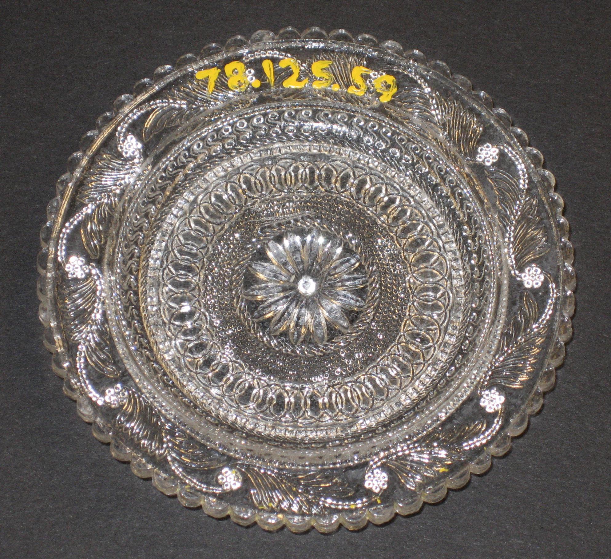 1978.0125.059 Glass cup plate