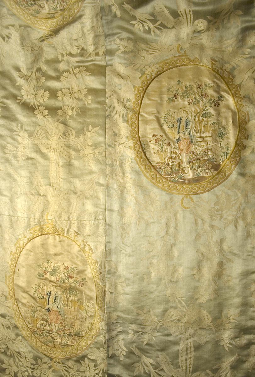 1957.1331.003 B Window Hanging, Side Curtain, Pattern Repeat