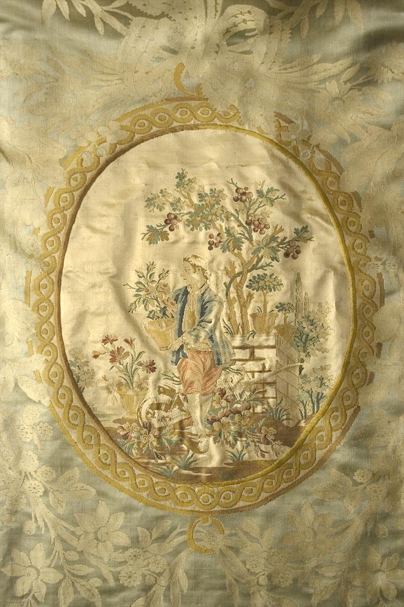 1957.1331.003 B Window Hanging, Side Curtain, Medalion #1 Detail