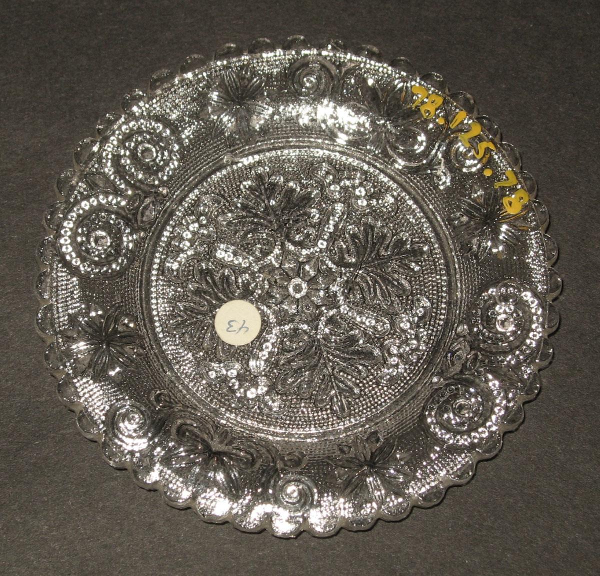 1978.0125.078 Glass cup plate