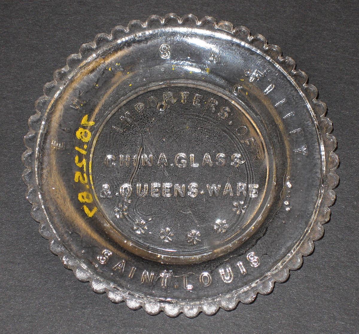 1978.0125.087 Glass cup plate