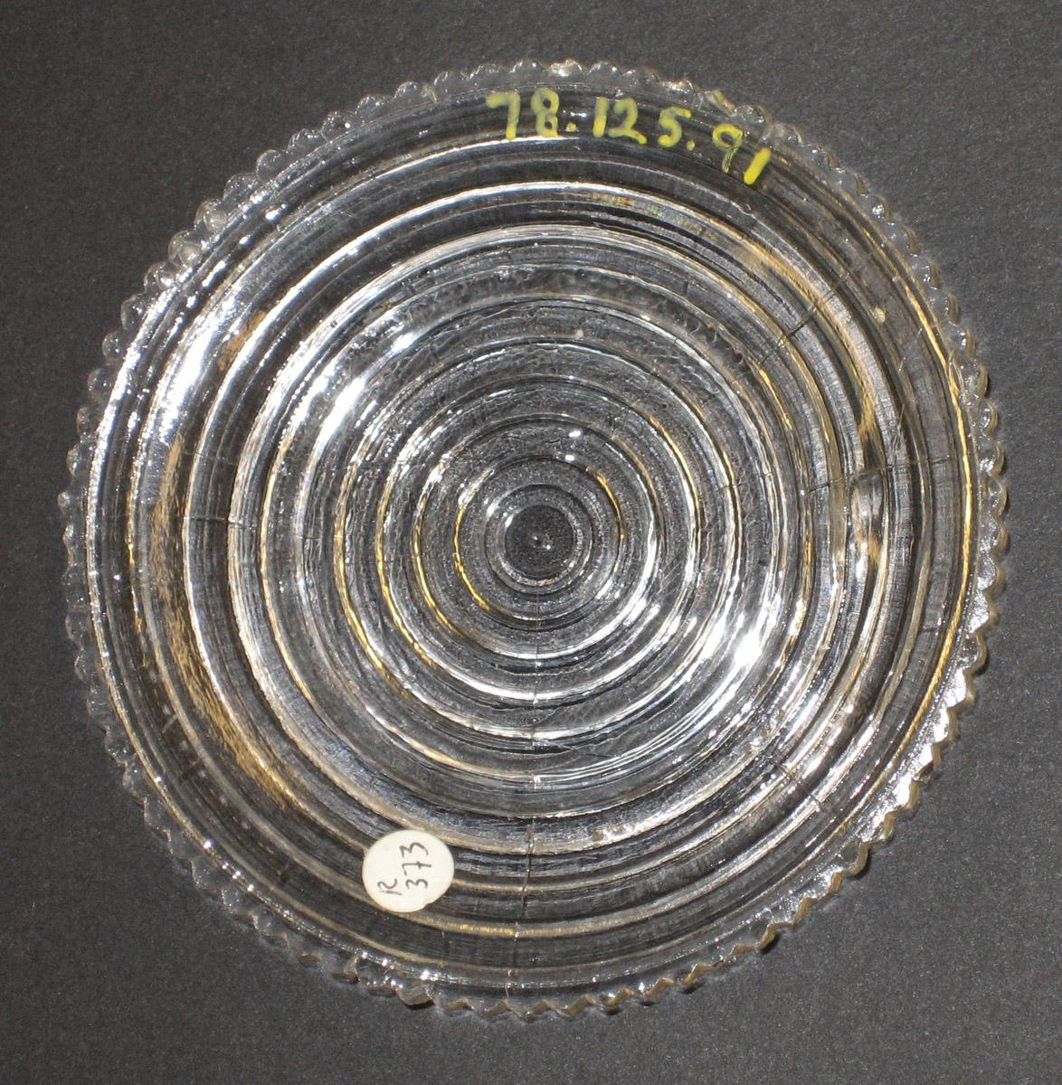 1978.0125.091 Glass cup plate
