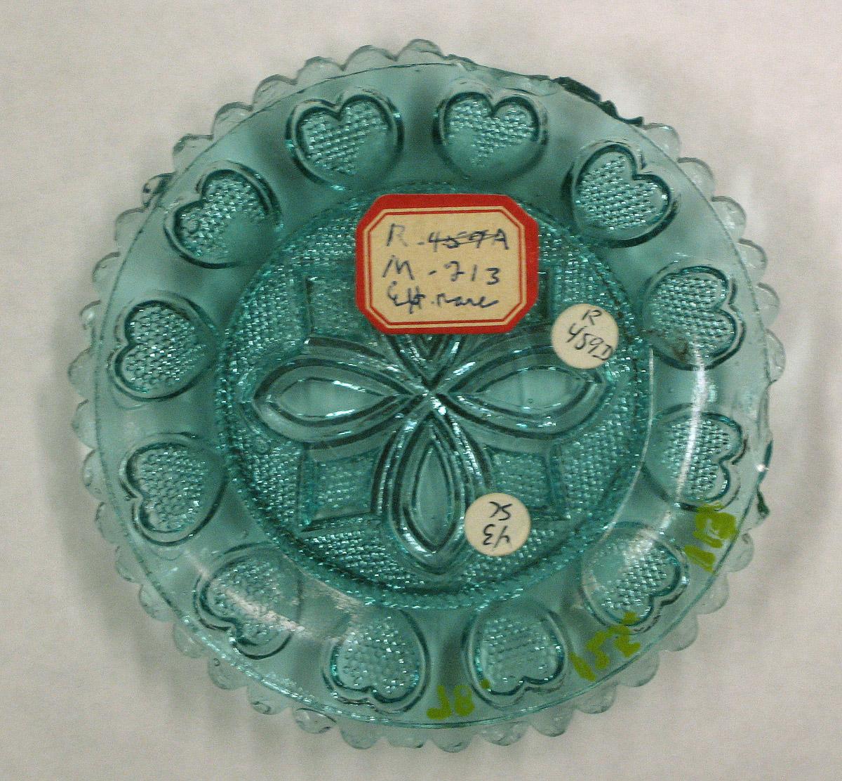 1978.0125.113 Glass cup plate