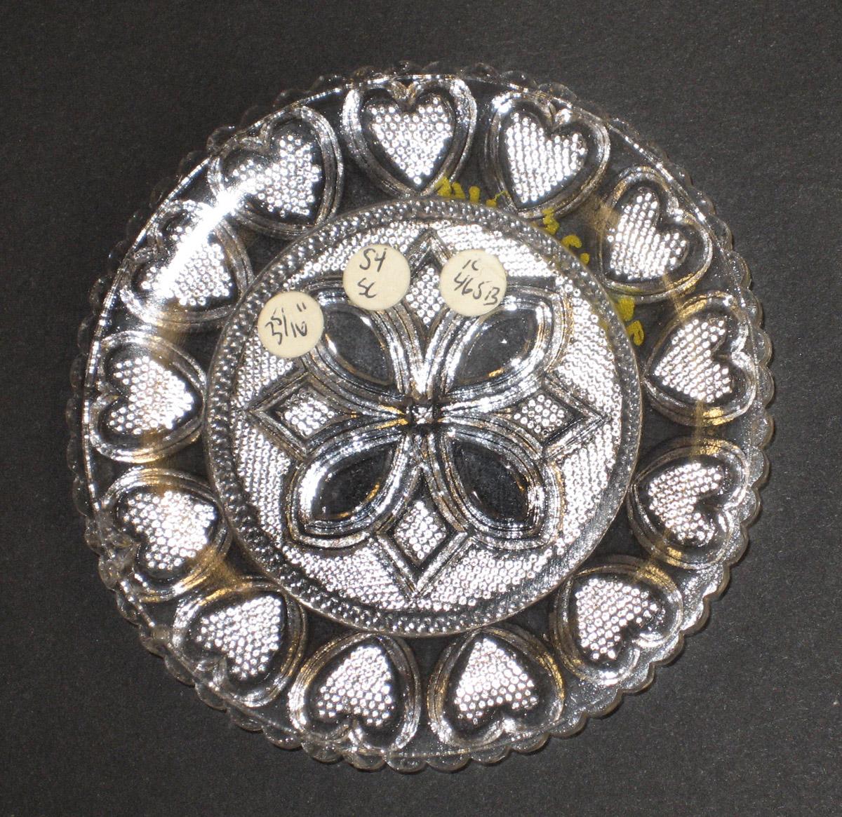 1978.0125.114 Glass cup plate