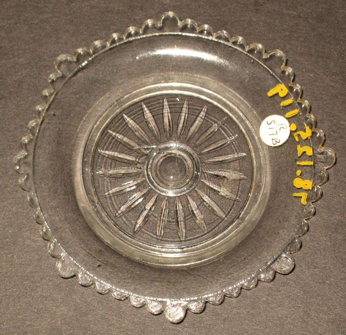 1978.0125.119 Glass cup plate