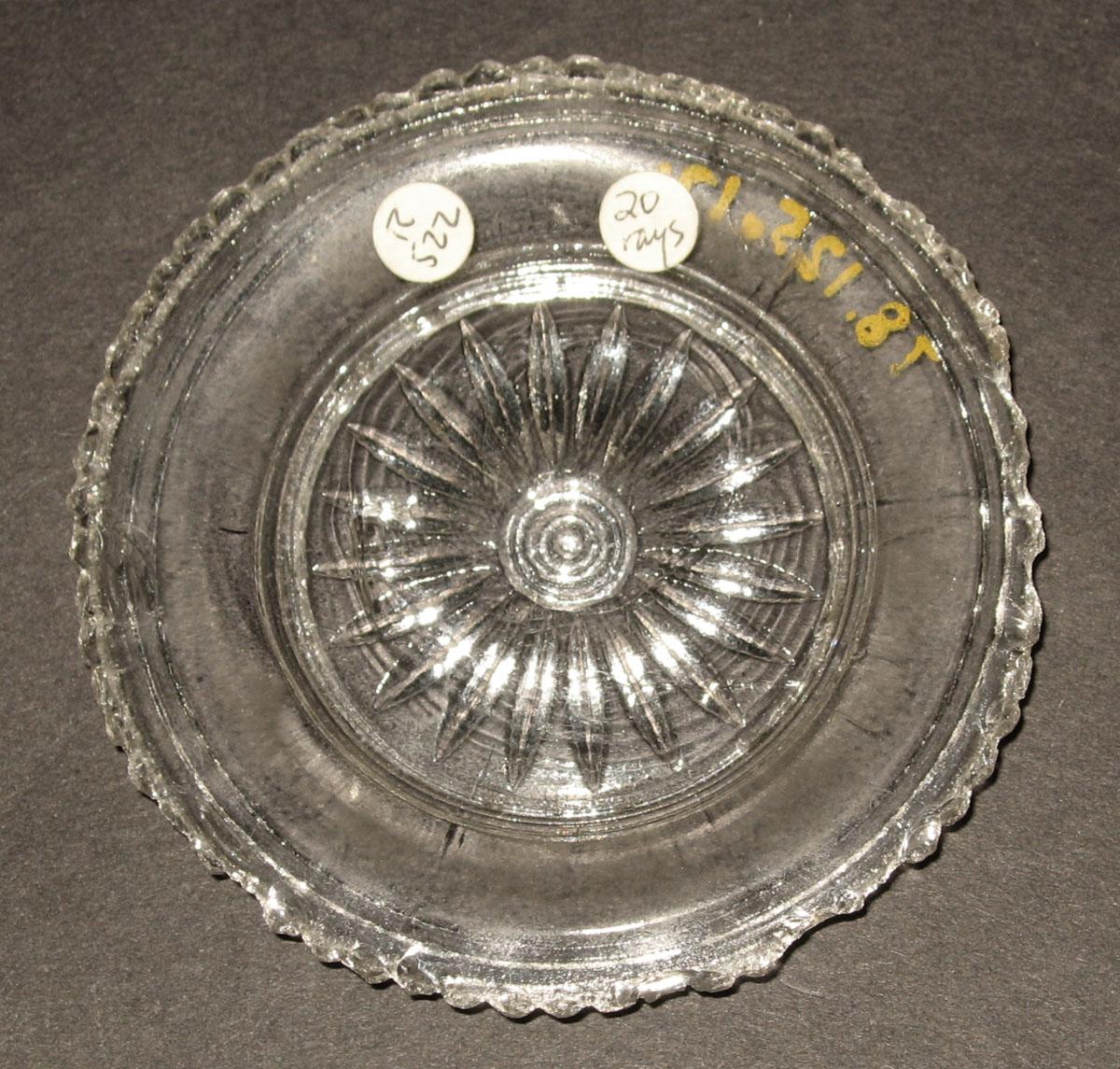 1978.0125.121 Glass cup plate