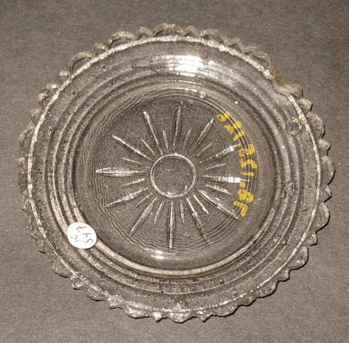 1978.0125.126 Glass cup plate