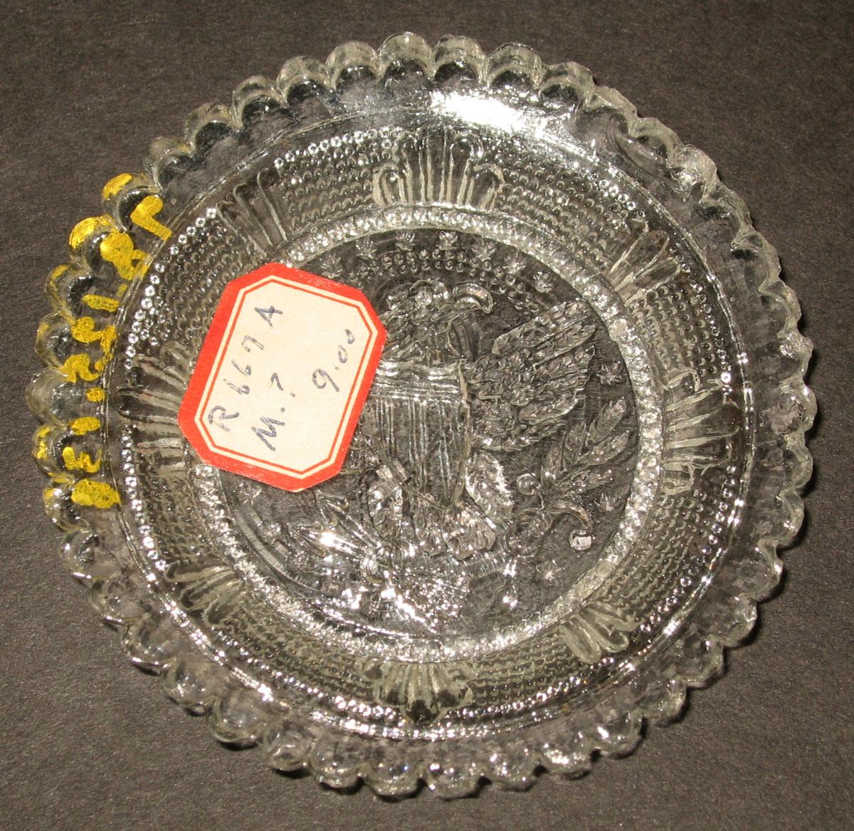 1978.0125.138 Glass cup plate