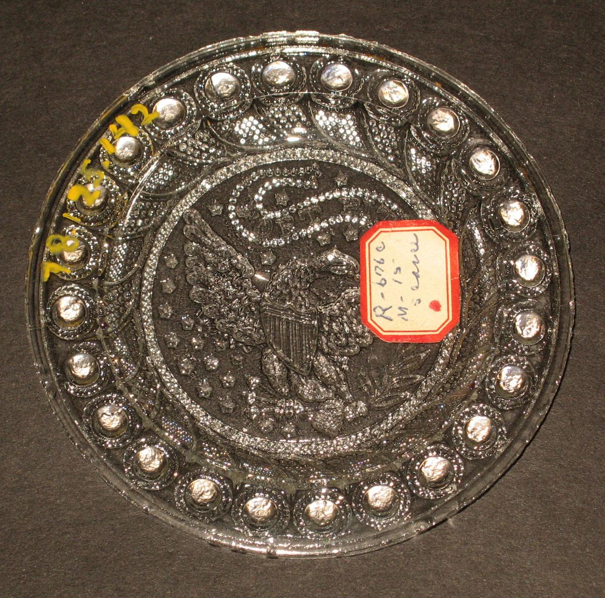 1978.0125.142 Glass cup plate