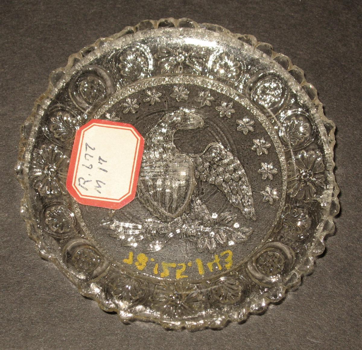 1978.0125.143 Glass cup plate