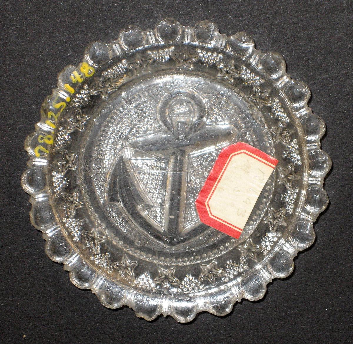 1978.0125.148 Glass cup plate