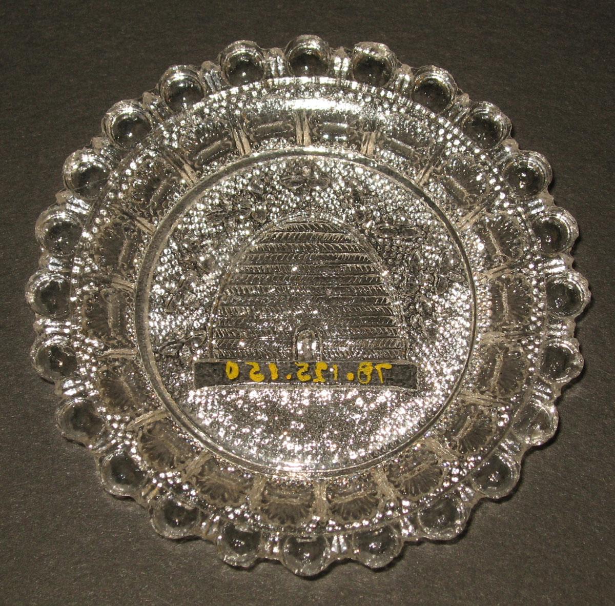 1978.0125.150 Glass cup plate
