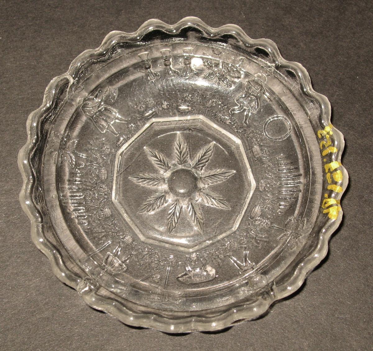 1978.0125.155 Glass cup plate