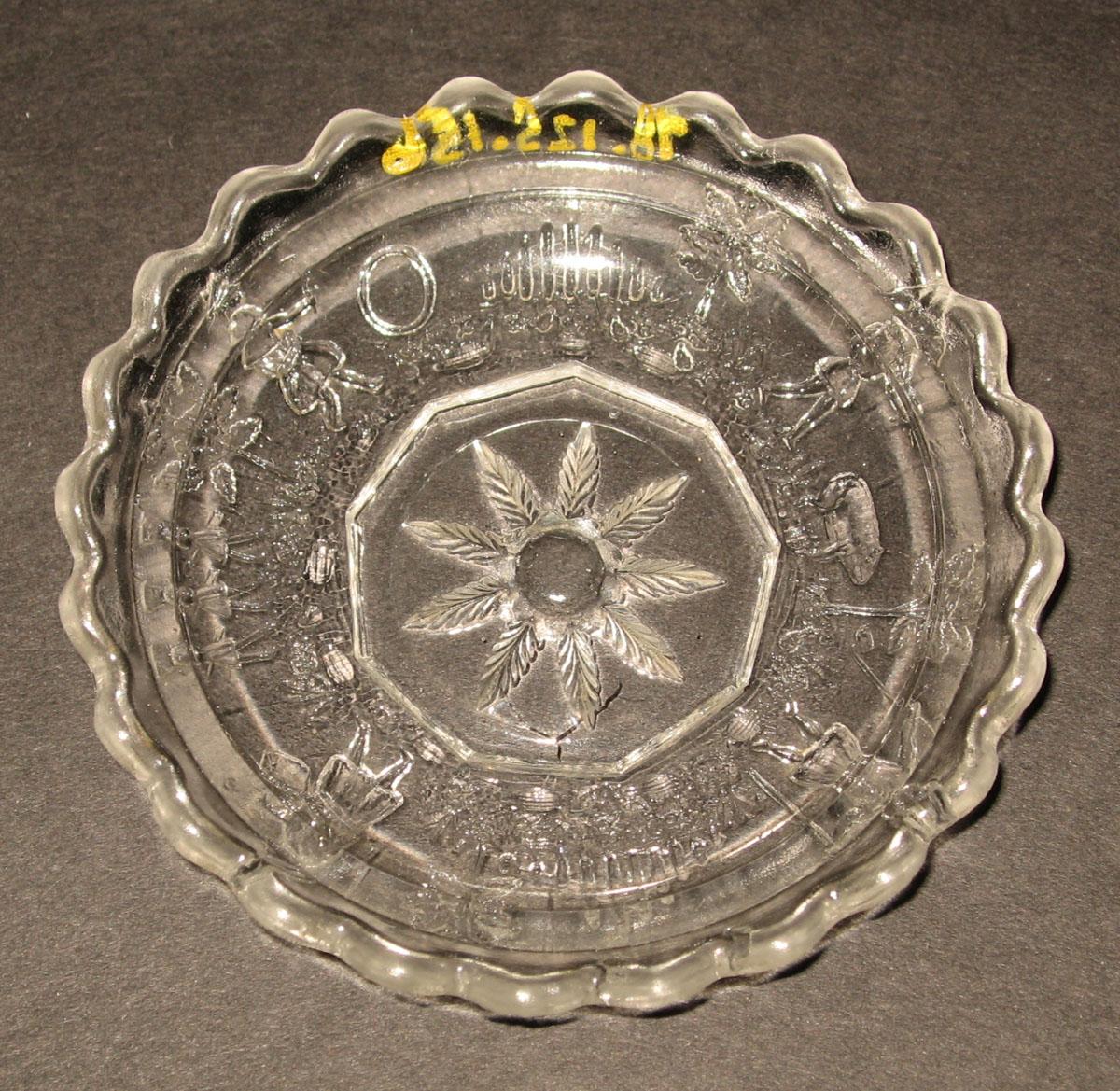 1978.0125.156 Glass cup plate
