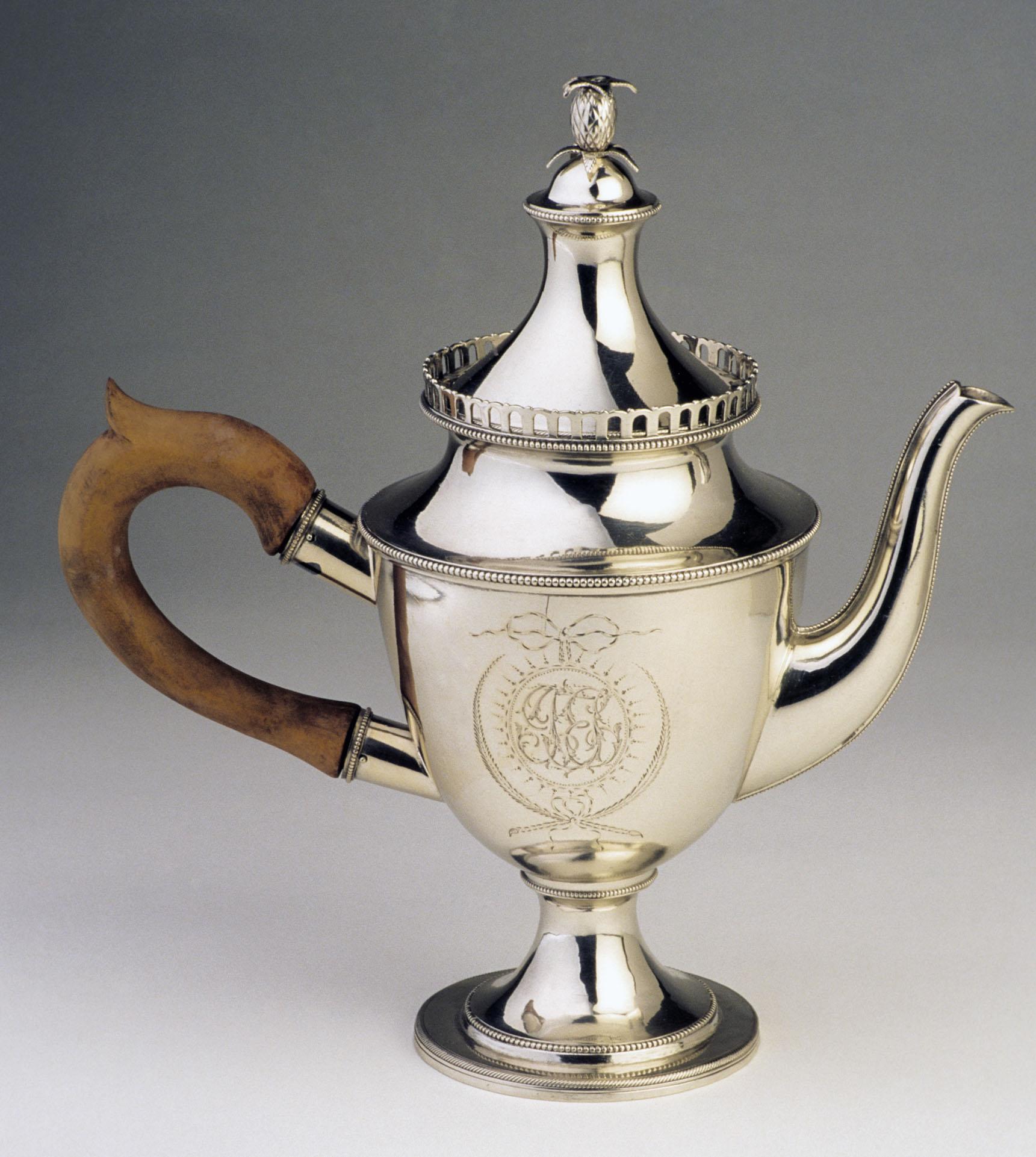 1978.0136 A, B Teapot, view 2
