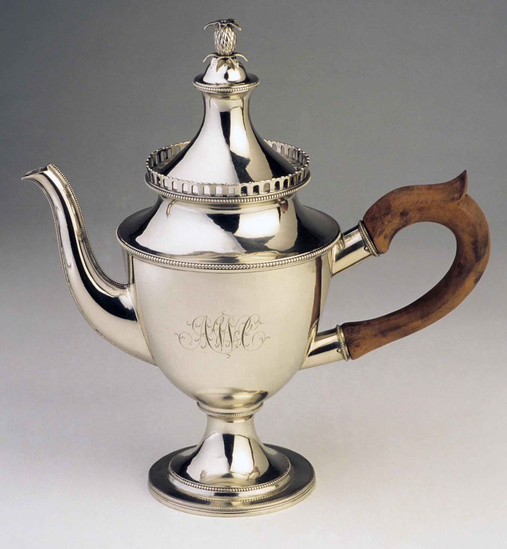 1978.0136 A, B Teapot, view 3