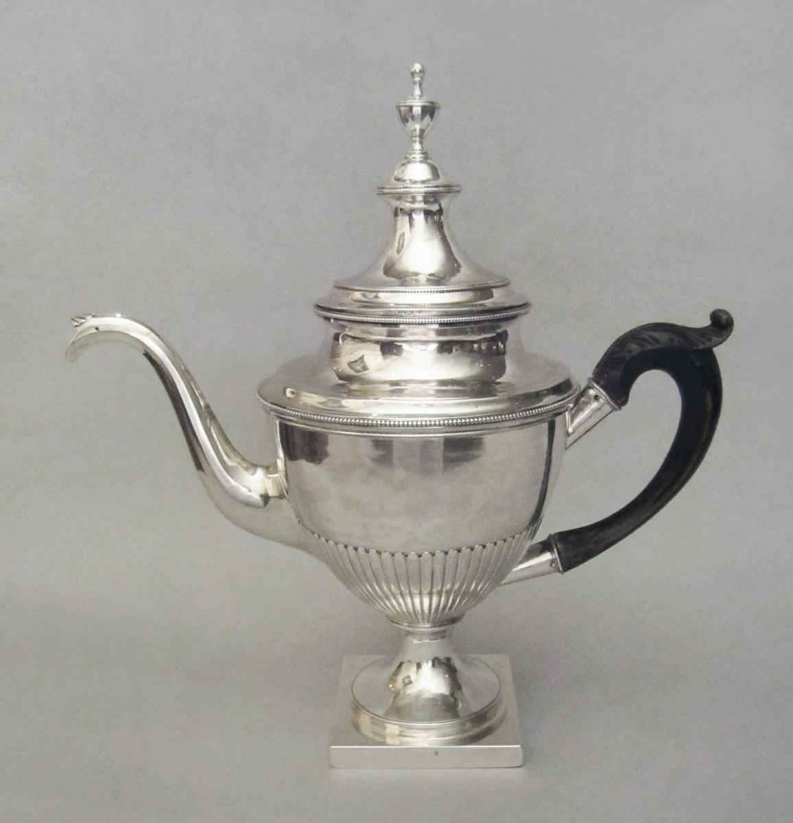 1978.0137 A, B Teapot, side 2