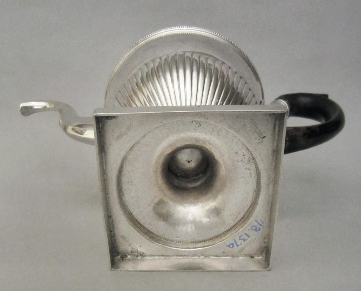 1978.0137 A Teapot, underside