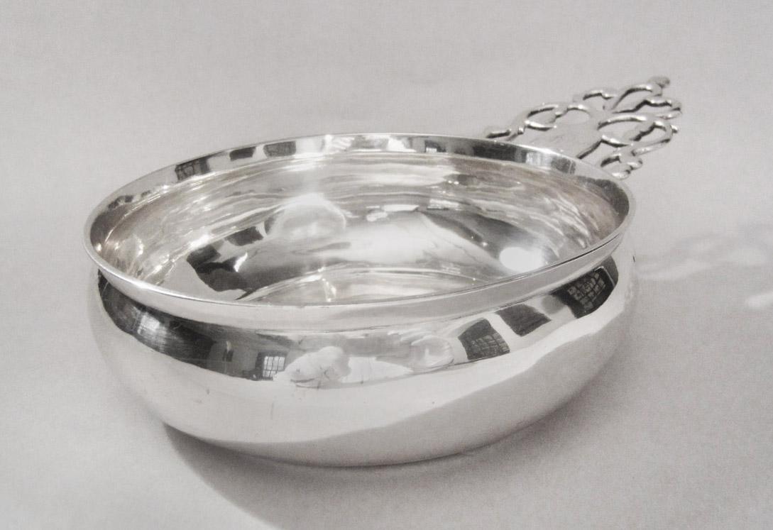 1978.0144 Porringer, view 2
