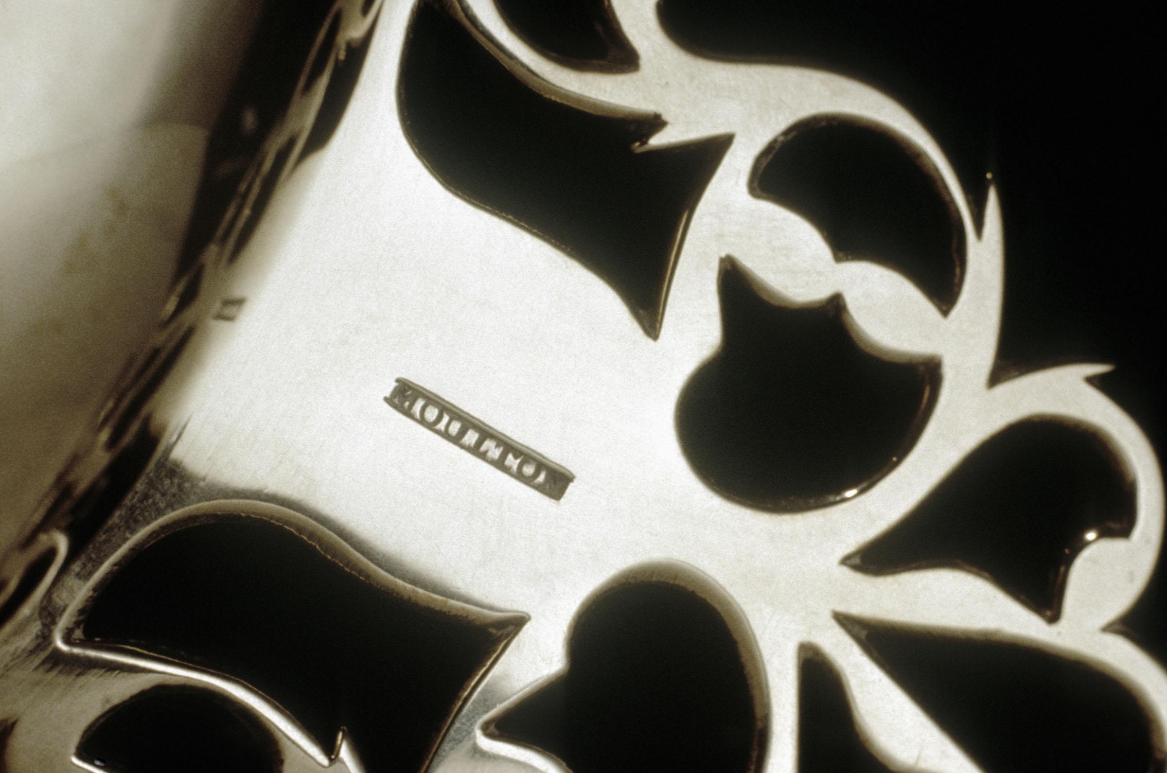1978.0144 Porringer, detail 1