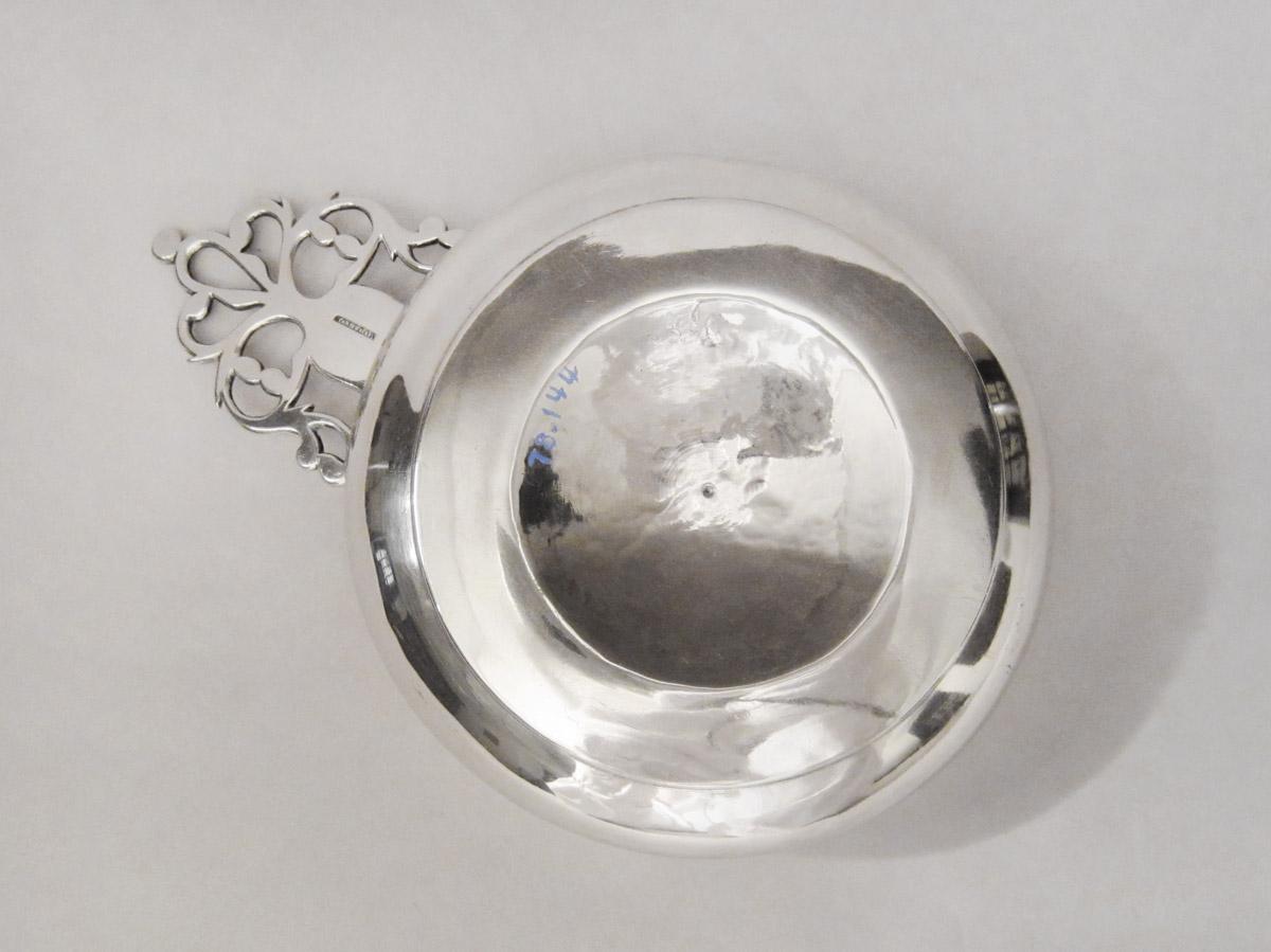1978.0144 Porringer, underside