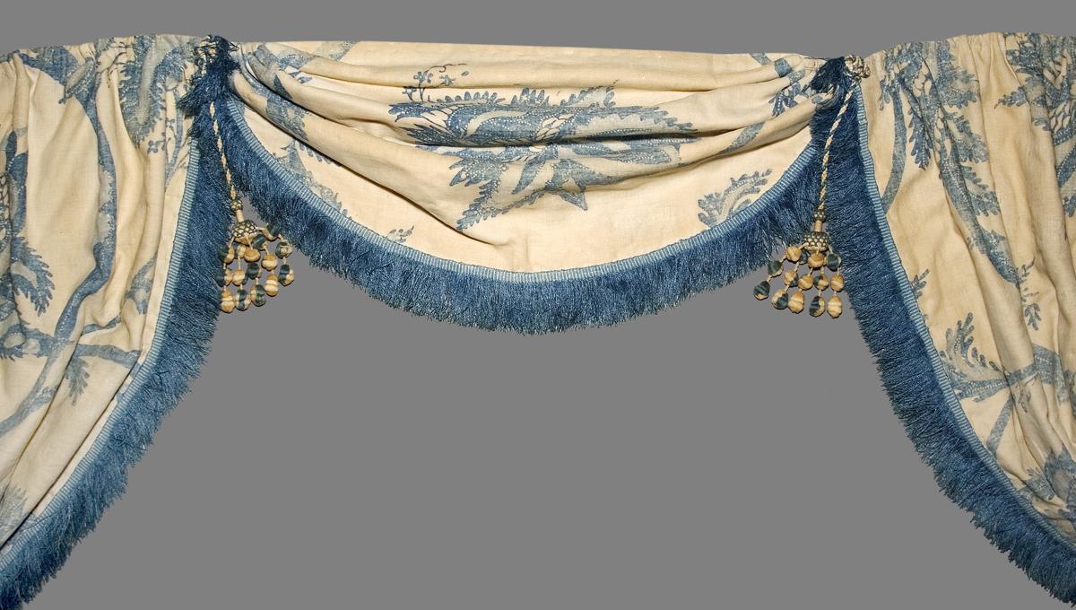 1957.1335.002 Window Hanging, Valance & Tails or Cascade, Swag Detail