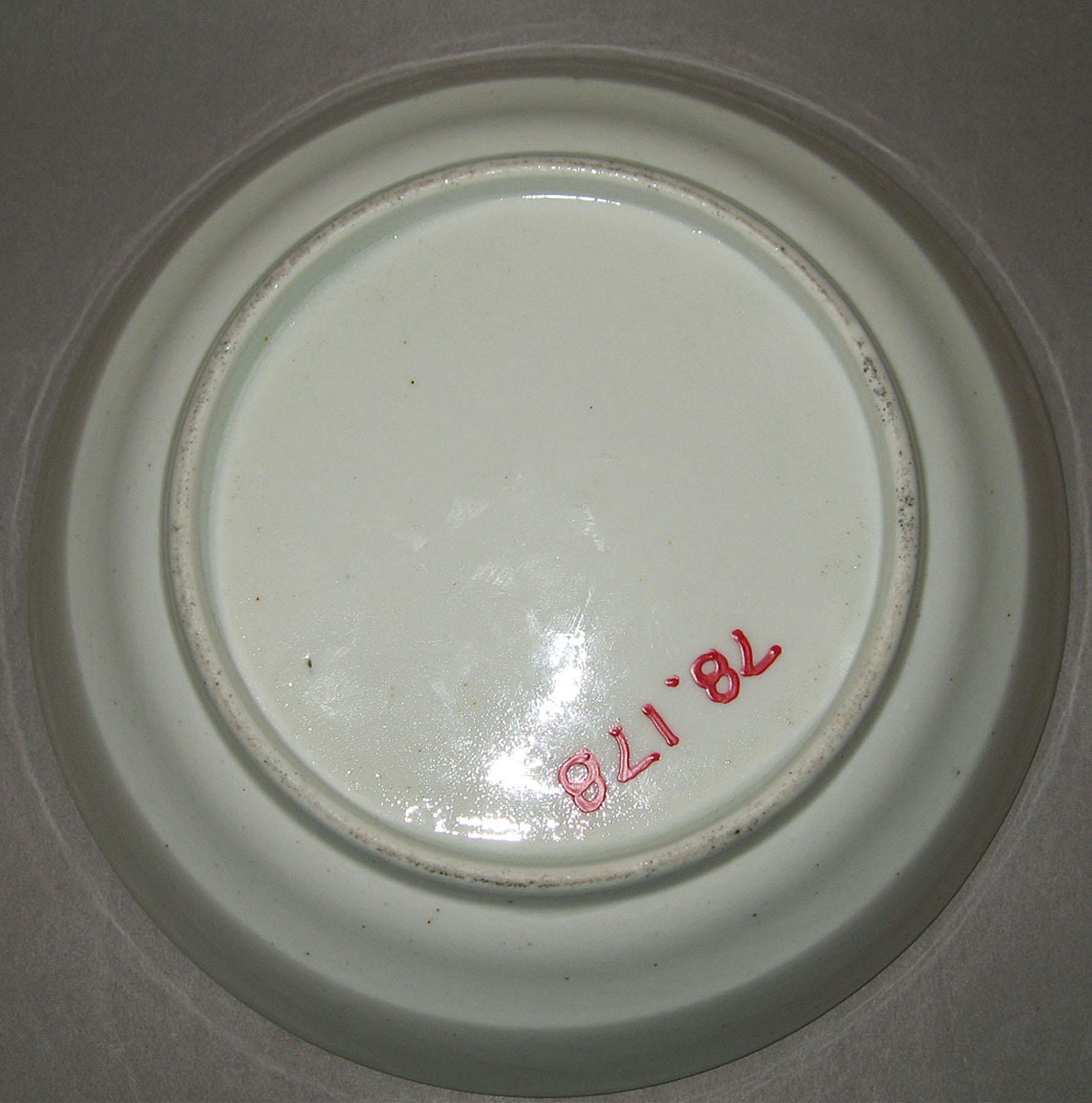 1978.0178 Chamberlain Worcester hard-paste porcelain saucer (underside)