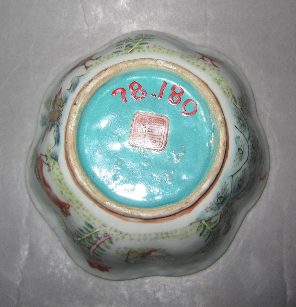 1978.0810 Porcelain dish underside
