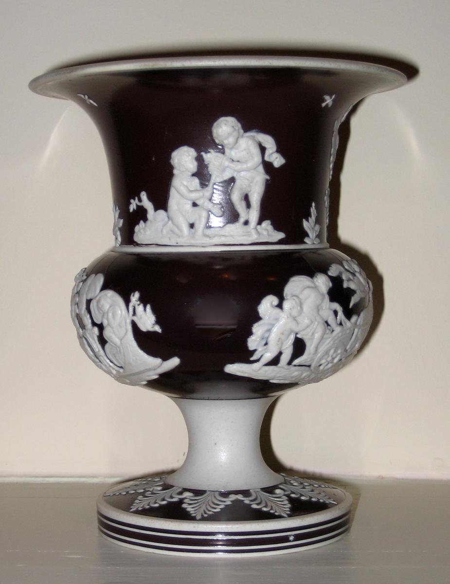 1978.0193 Flower container, vase or urn, side 3