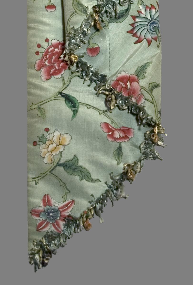 1957.1338.002 B Window Hanging, Tail or Cascade, Edge Detail
