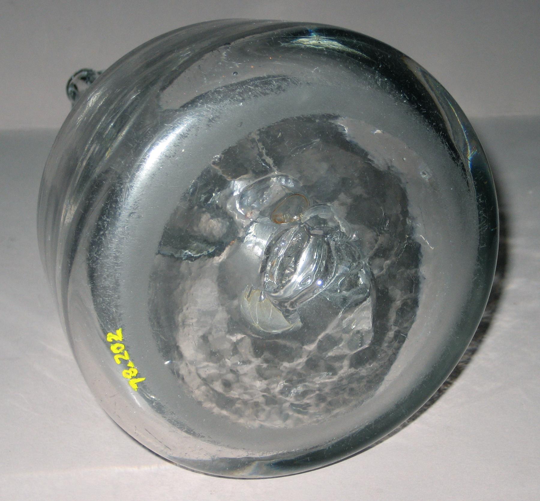 1978.0202 Glass decanter (bottom)