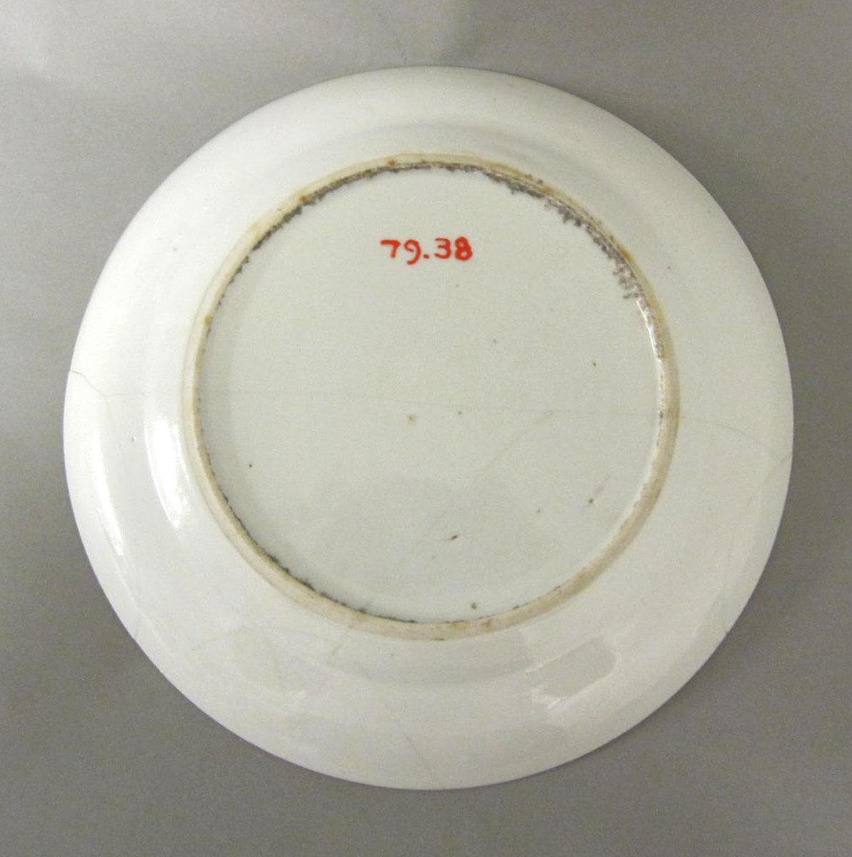 1979.0038 Porcelain plate underside