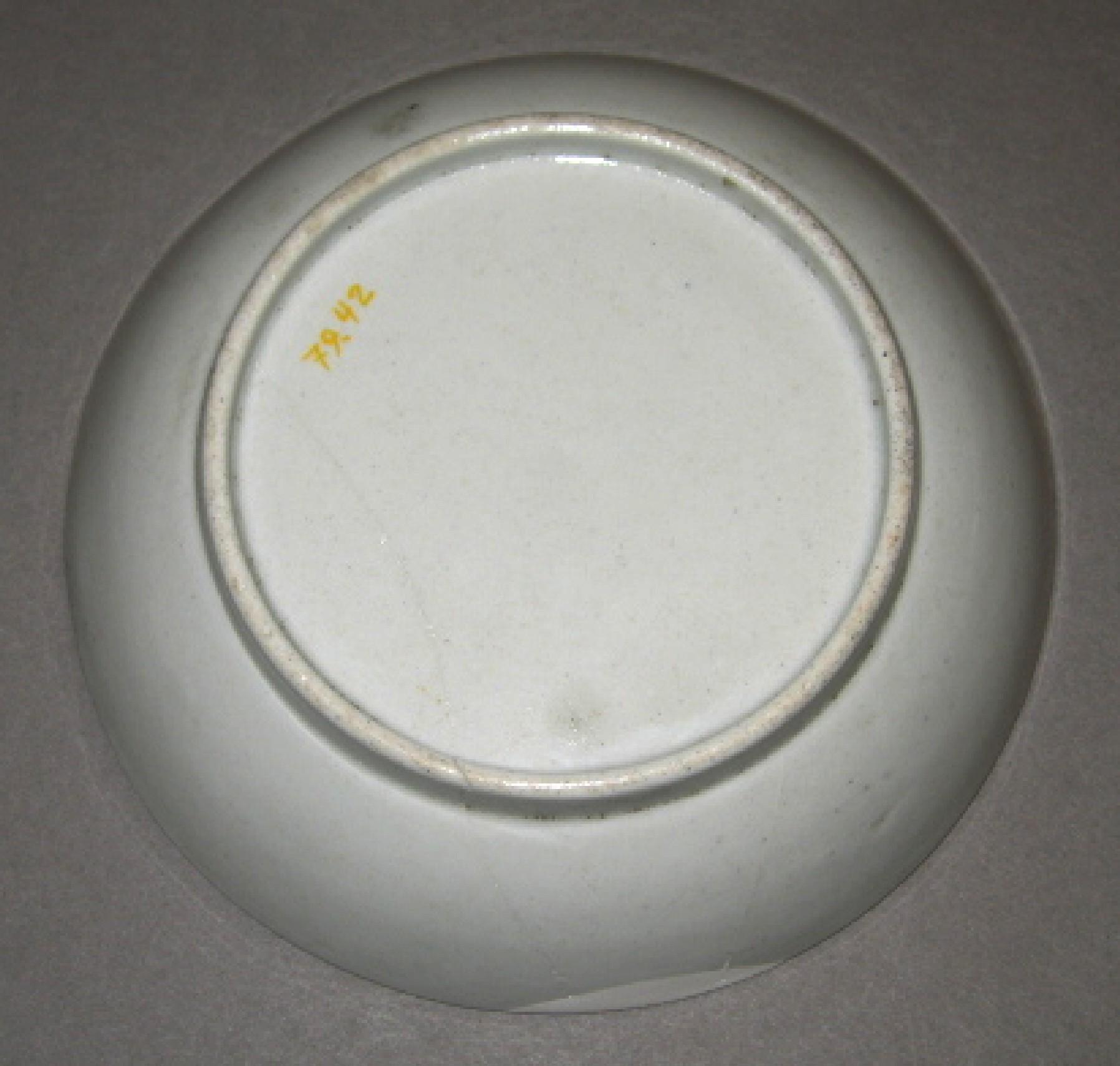 1979.0042 Porcelain saucer  (underside)