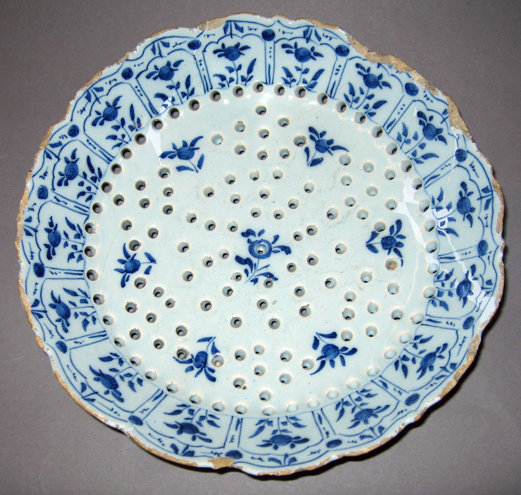 1979.0046 Dutch earthenware strainer