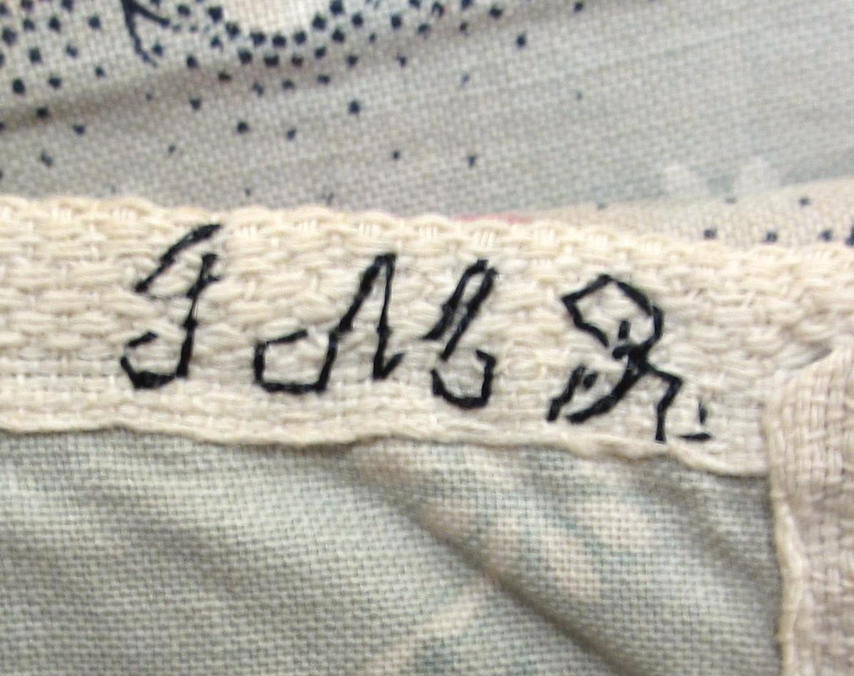 1979.0058.044 textile, printed label