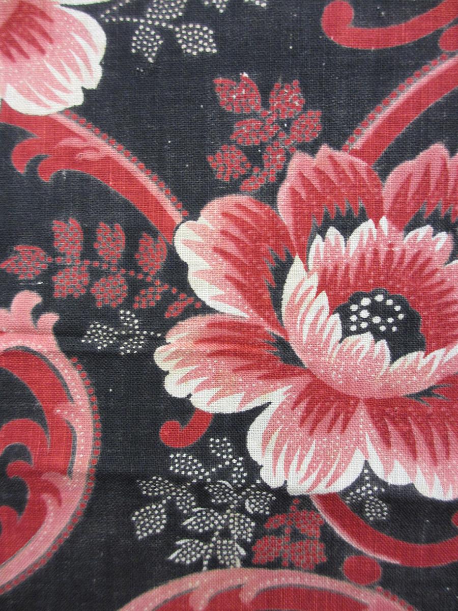 1979.0058.060 textile, printed detail
