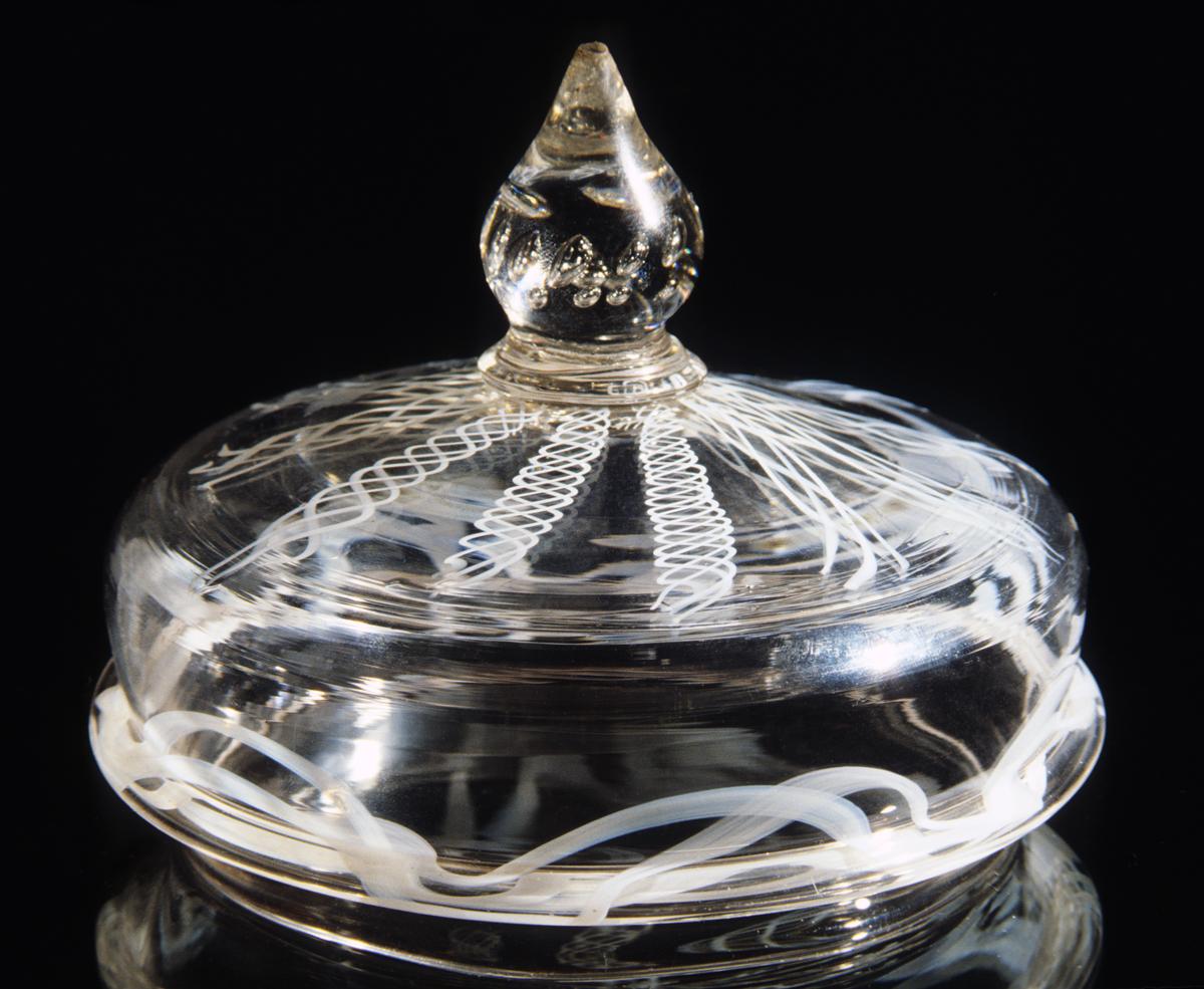 1979.0062 B Sugar Bowl, Top Detail