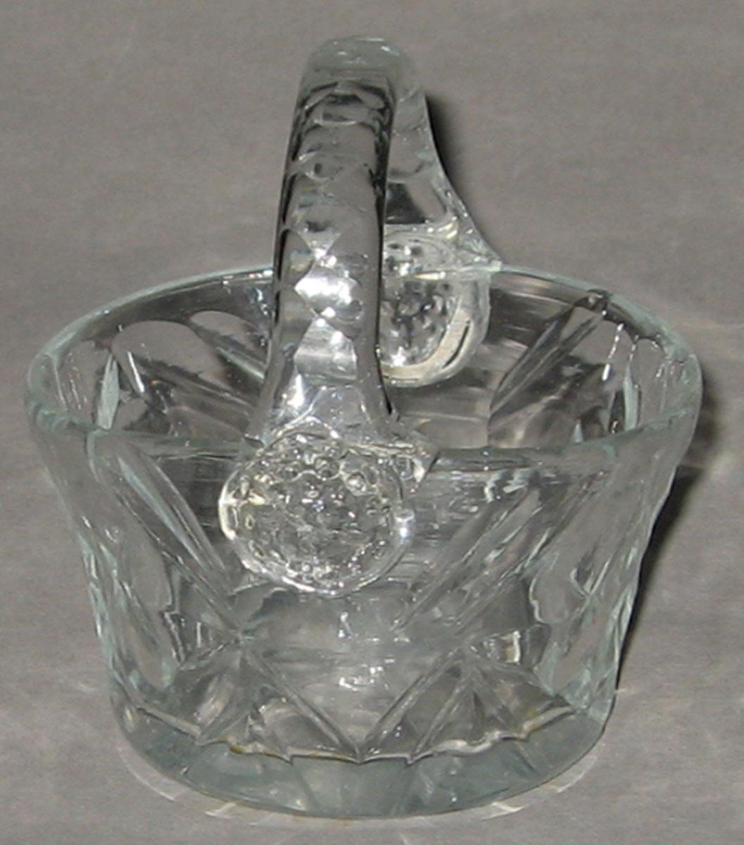 1979.0063 L Glass sweetmeat basket