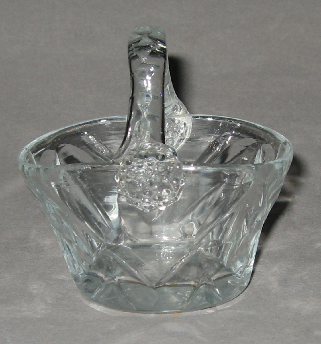 1979.0063 N Glass sweetmeat basket