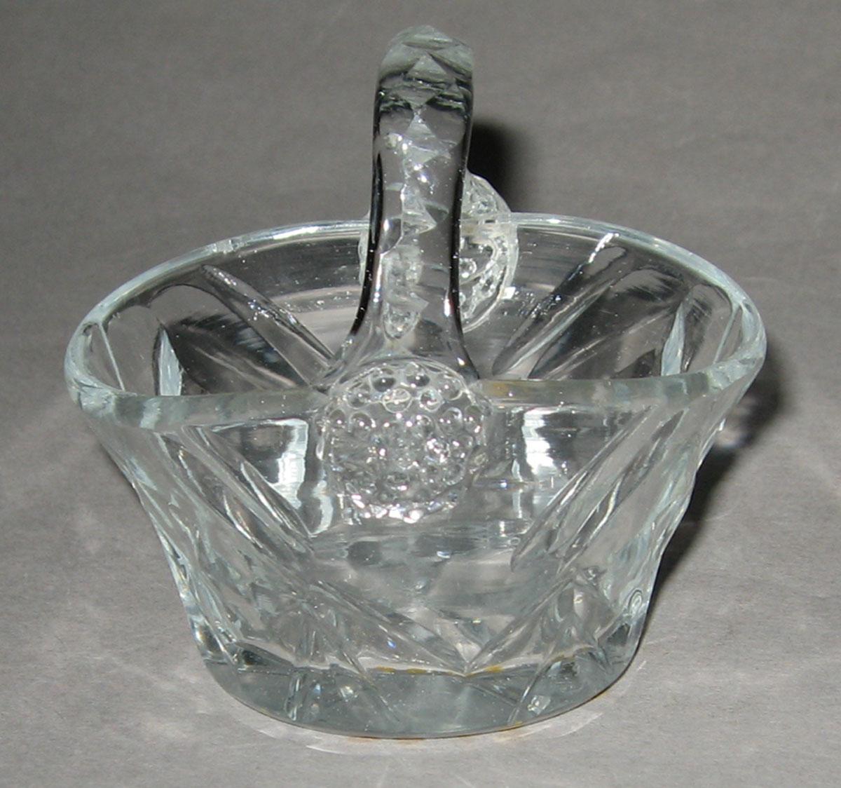 1979.0063 P Glass sweetmeat basket