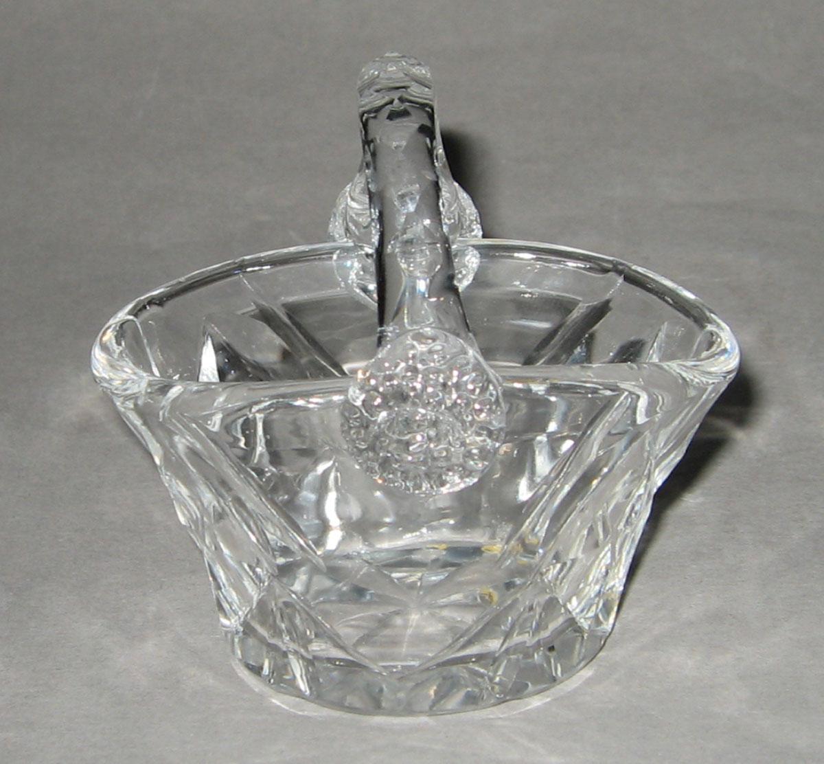 1979.0063 R Glass sweetmeat basket