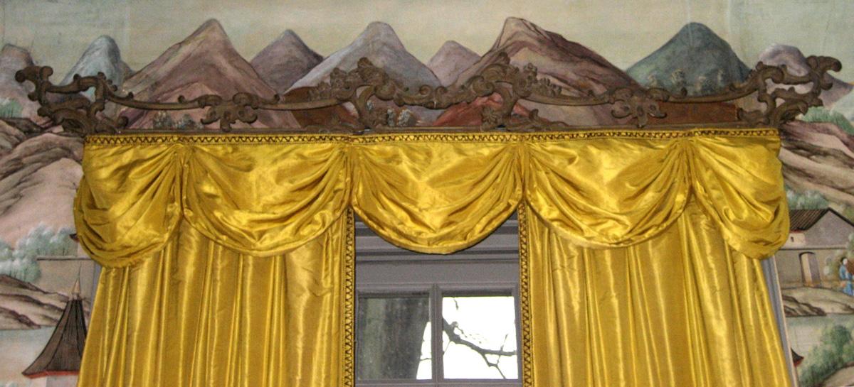 1957.1344.002 valance
