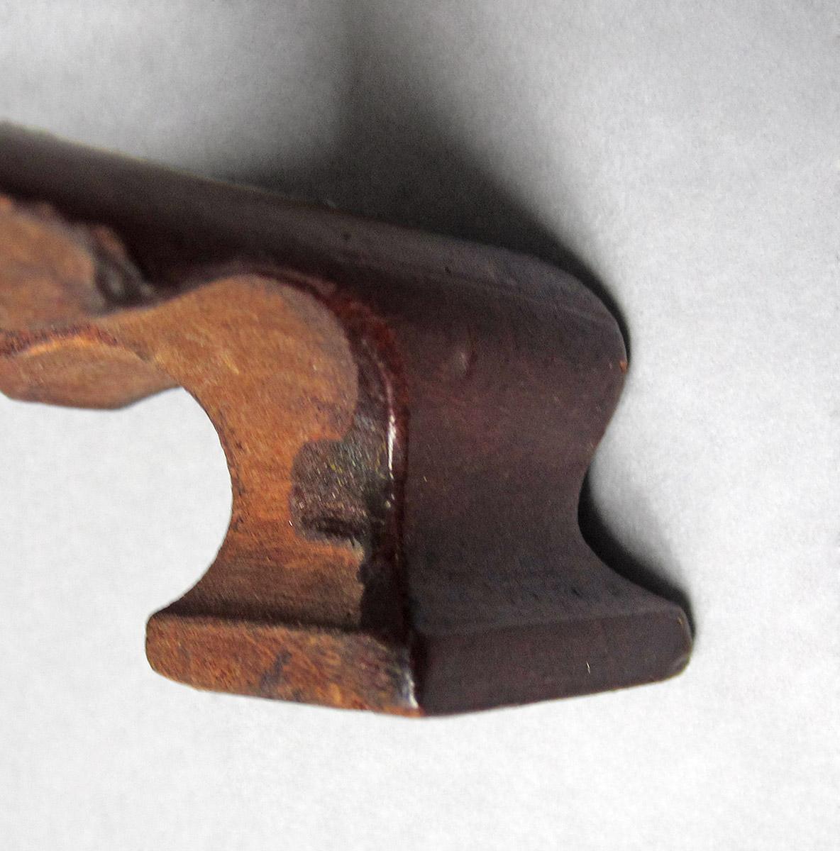 1979.0066.063, Bracket foot, detail 1