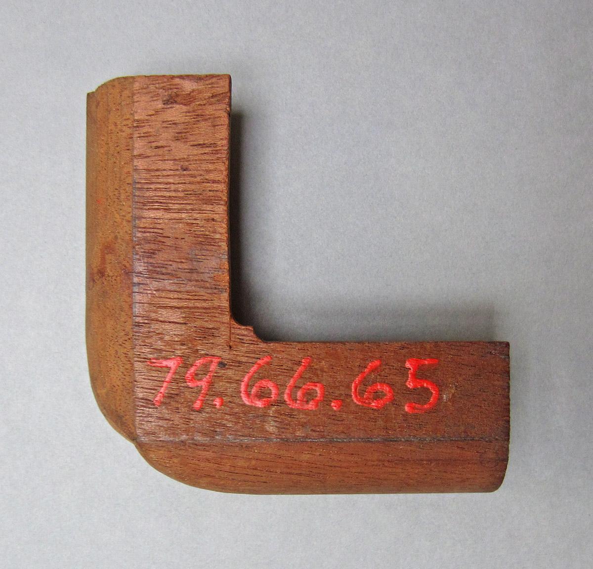 1979.0066.065, Table rim corner, side 2