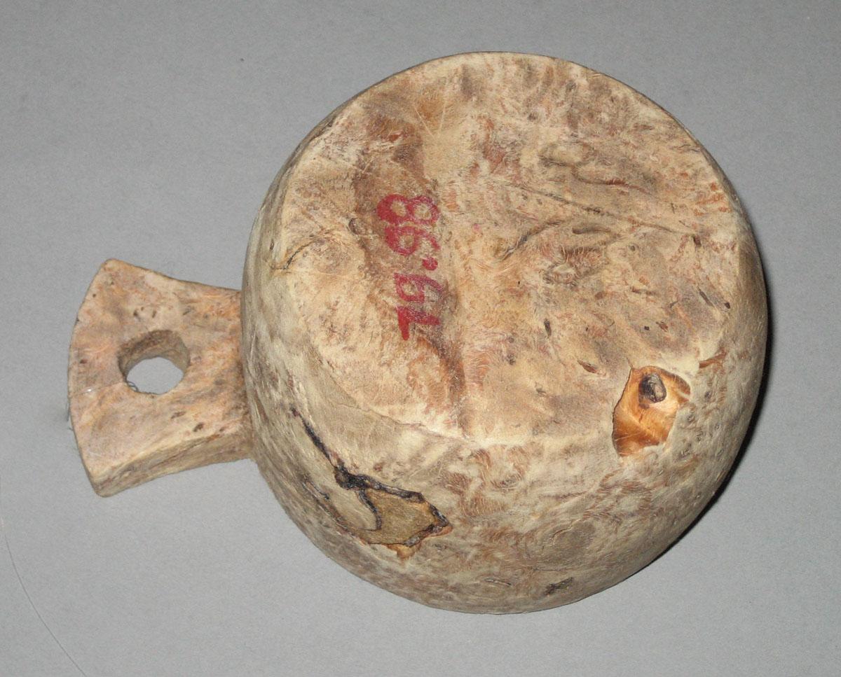 1997.0098 Porringer (bottom)